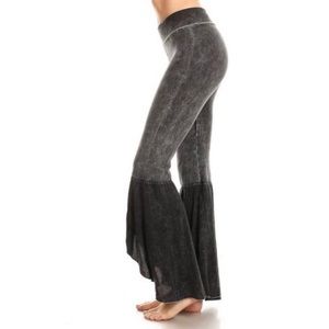 WASHED BLACK SLIT BOTTOM FLAIR PANT